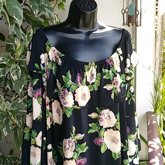 Unique Spectrum Tops - NEW Unique Spectrum Black Bell Sleeve Top Sz 3X